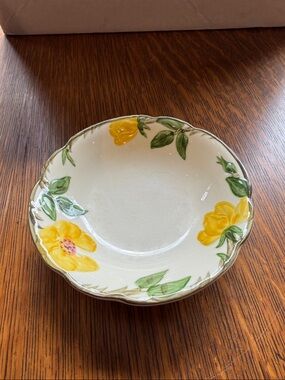 Franciscan Meadow Rose 5 inch bowl
Price is for 1 have 4 to sell